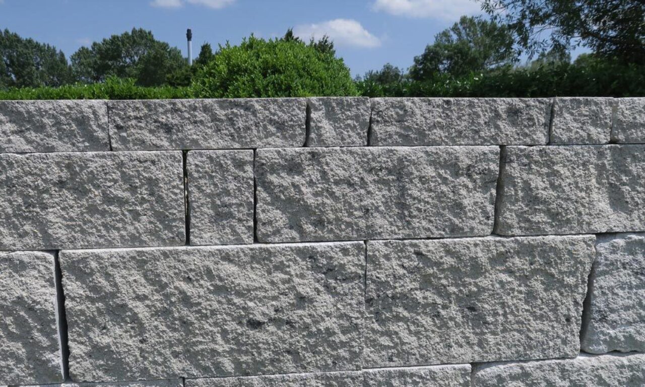 Friedl Gutshof murova tvarnica SM24 stiepana 15 cm zulovo siva tienovana2