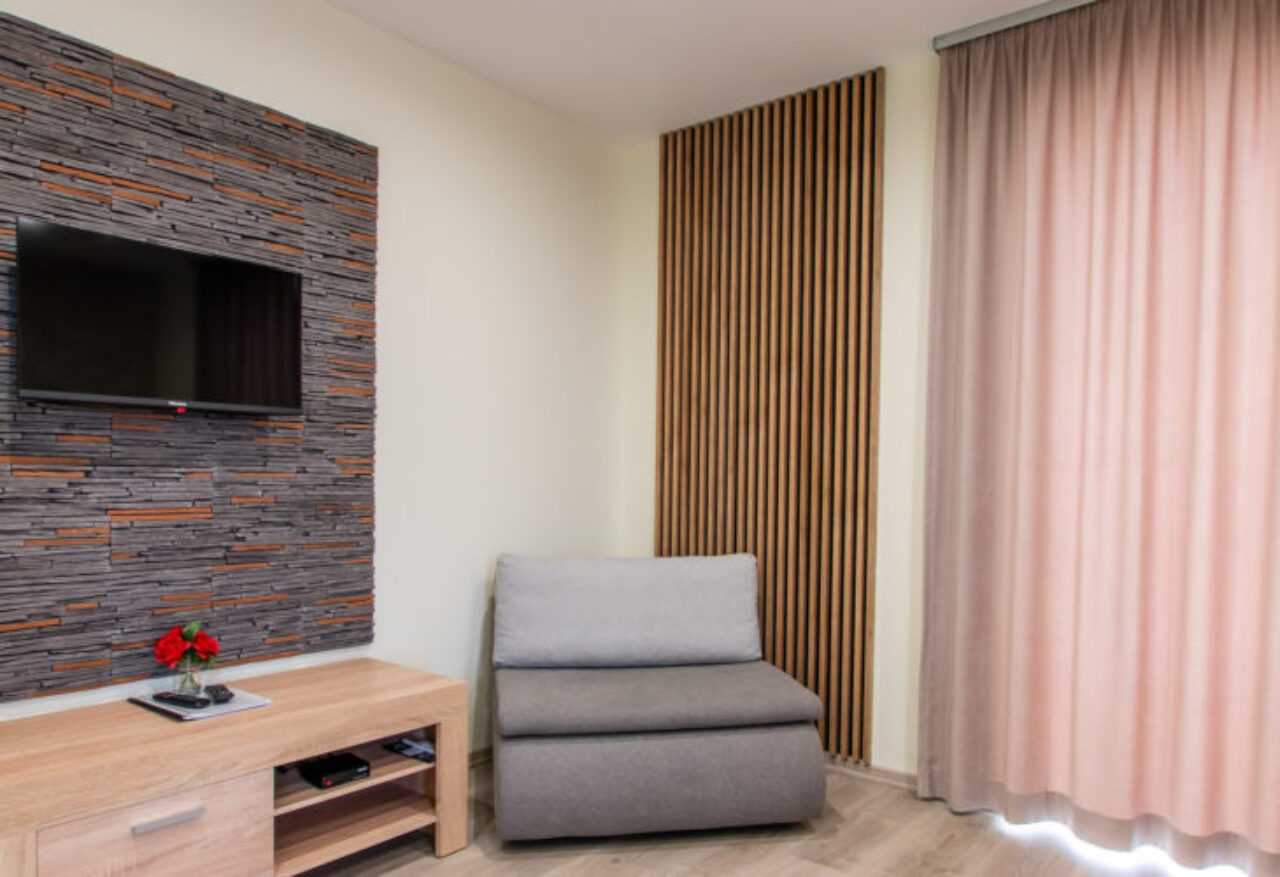 Linea slim dub cierny 21